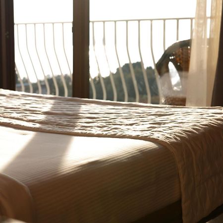 Hotel Olivi Spa&Natural Wellness Sirmione Esterno foto
