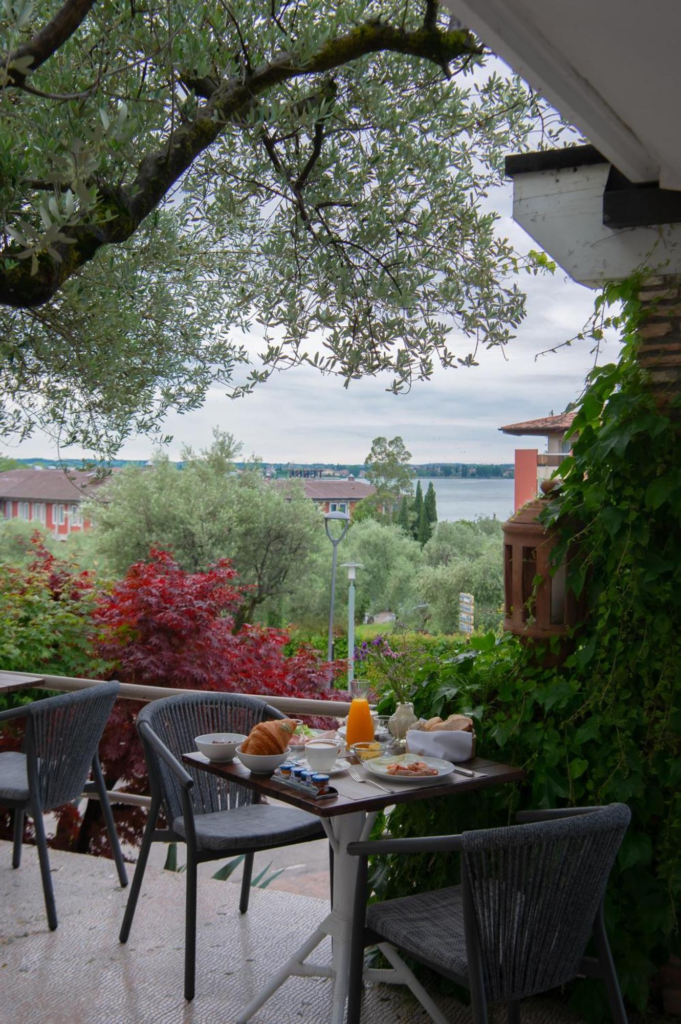 Hotel Olivi Spa&Natural Wellness Sirmione Esterno foto