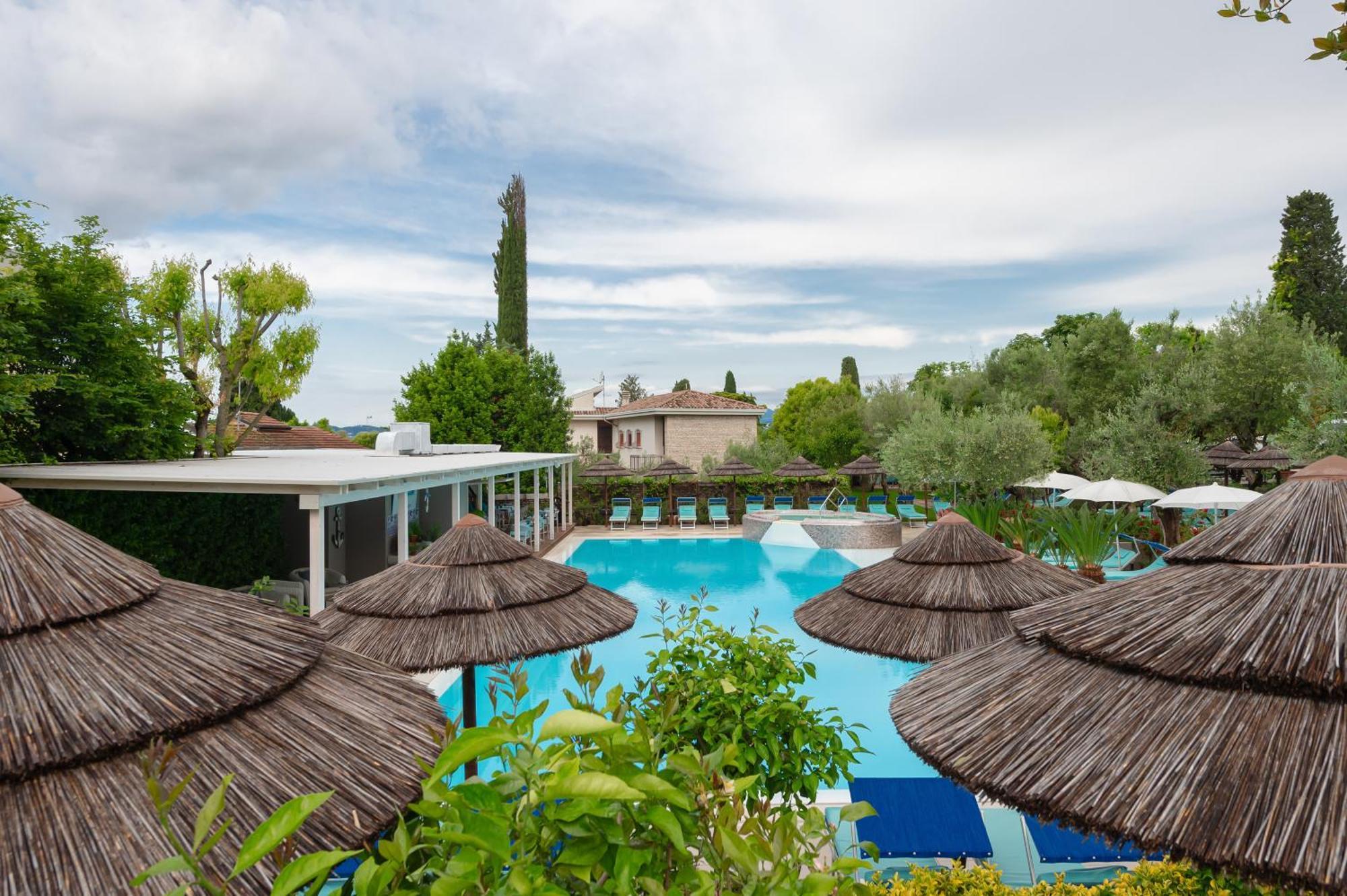 Hotel Olivi Spa&Natural Wellness Sirmione Esterno foto