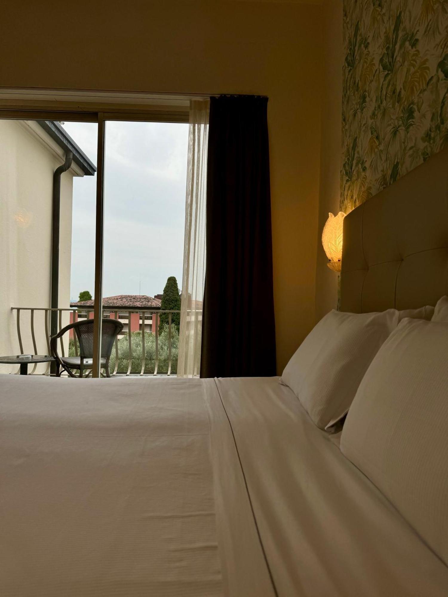 Hotel Olivi Spa&Natural Wellness Sirmione Esterno foto