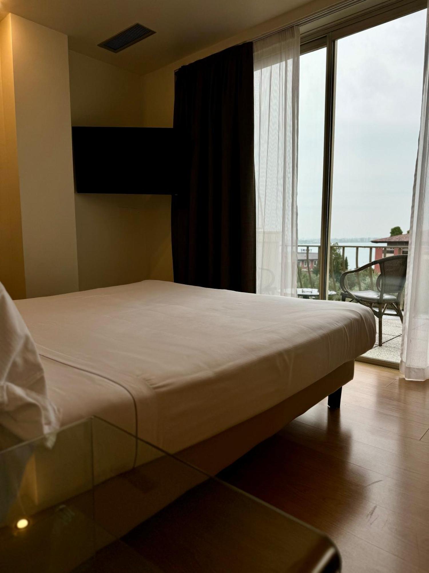 Hotel Olivi Spa&Natural Wellness Sirmione Esterno foto